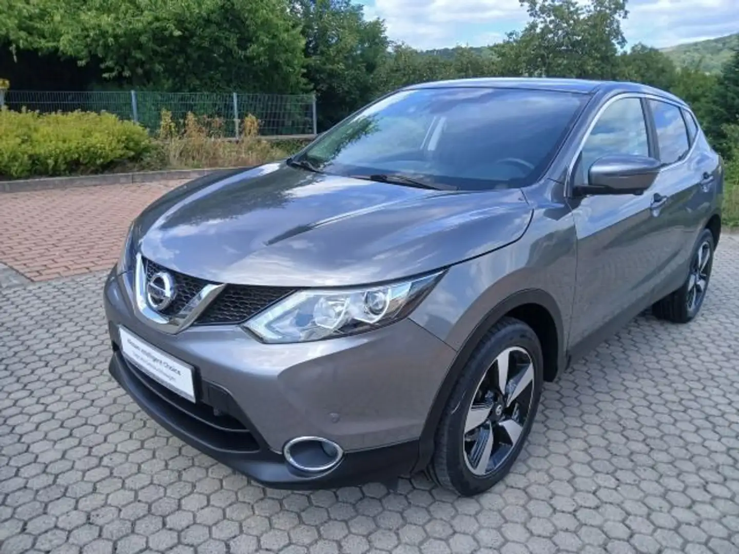 Nissan Qashqai 1.6 dCi Xtronic 360° Automatik Navi + 4 Grau - 2