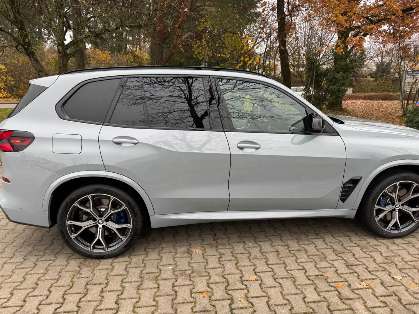 BMW X5 M60 i xDriveAHK,Sportabgas,PanoraLuftfederDAB Grau - 1