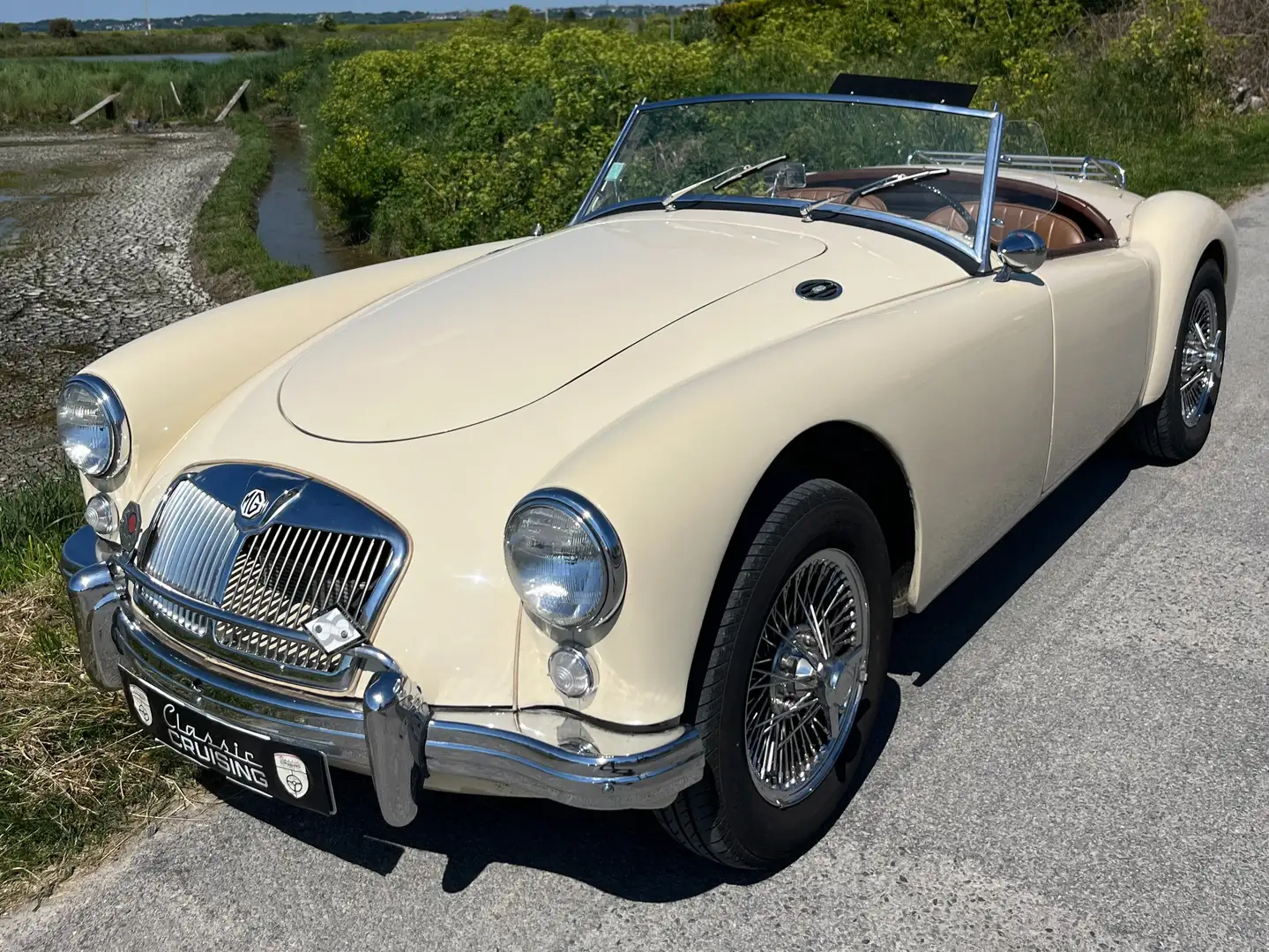 MG MGA Beige - 1