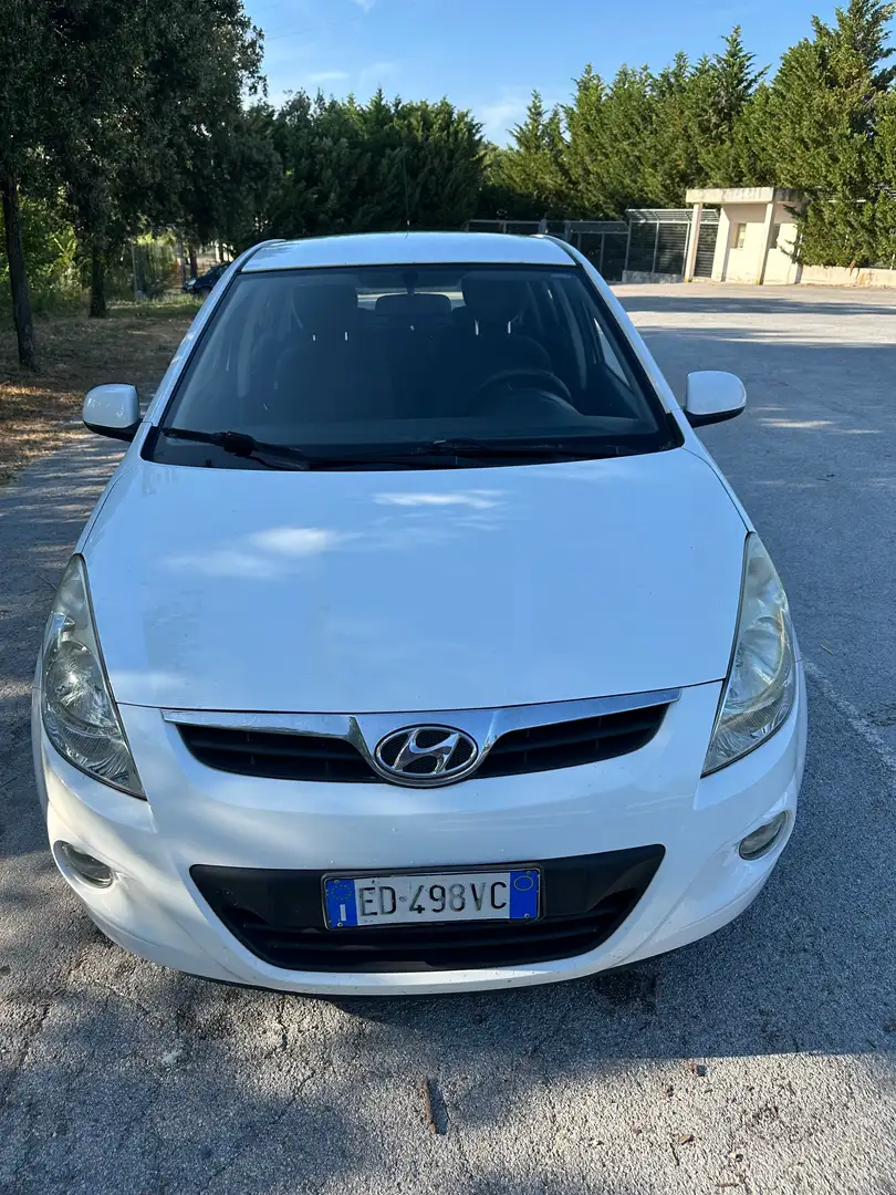 Hyundai i20 i20 I 2009 5p 1.2 Classic neopatentati Wit - 1