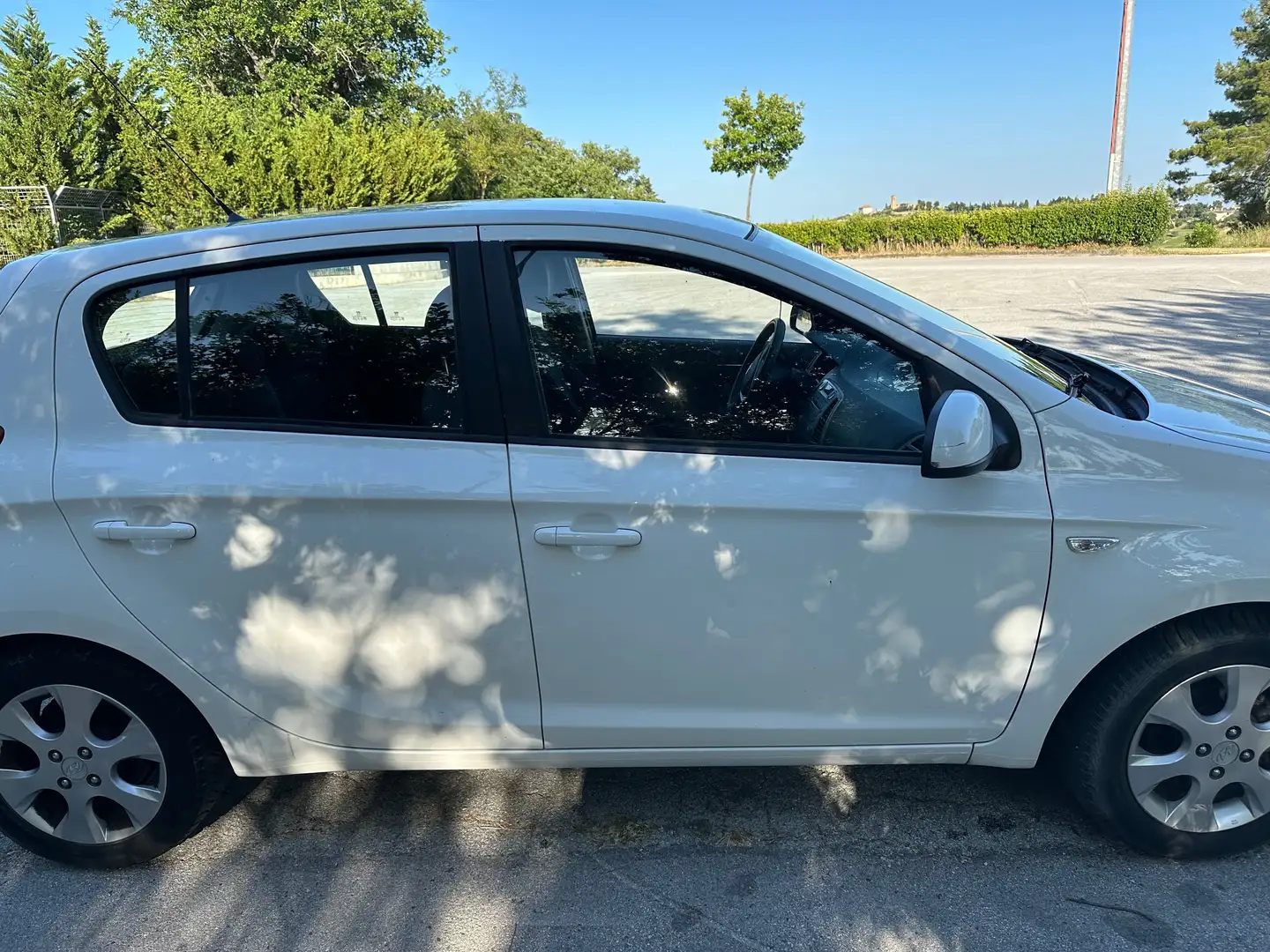 Hyundai i20 i20 I 2009 5p 1.2 Classic neopatentati Wit - 2