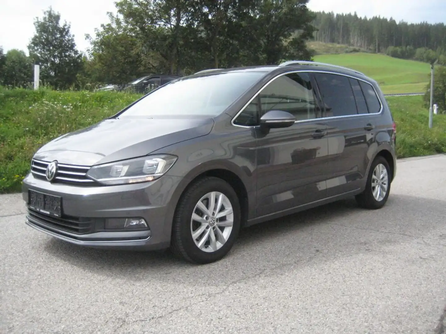 Volkswagen Touran Highline 2,0 TDI, DSG,AHK, Navi, 150 PS Grau - 2