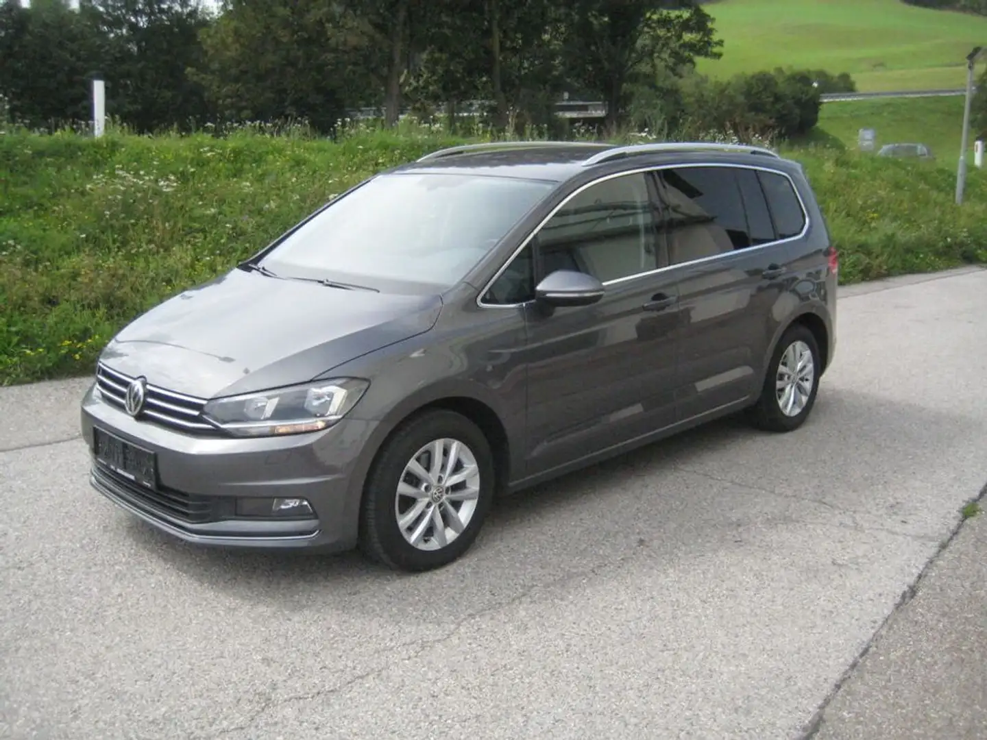 Volkswagen Touran Highline 2,0 TDI, DSG,AHK, Navi, 150 PS Grau - 1