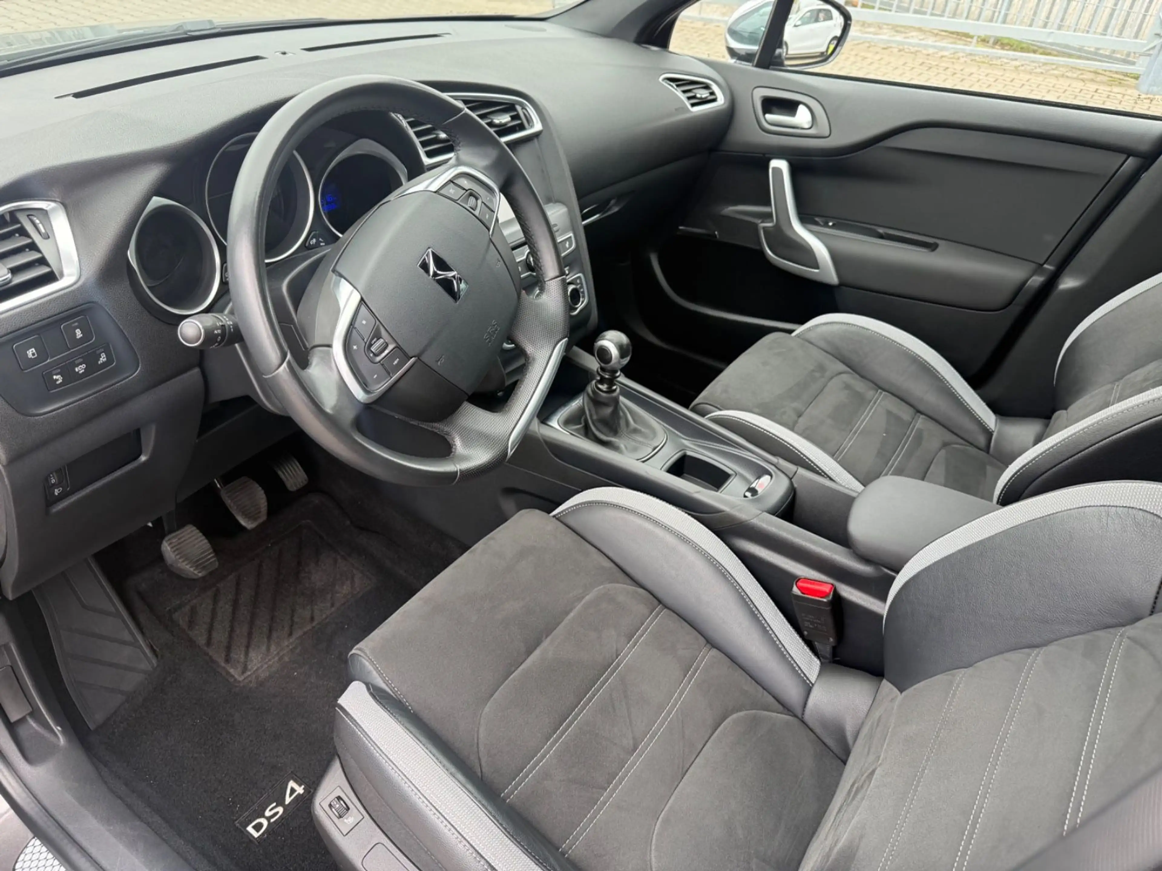DS Automobiles DS 4 DS 4 Basis — photo 15