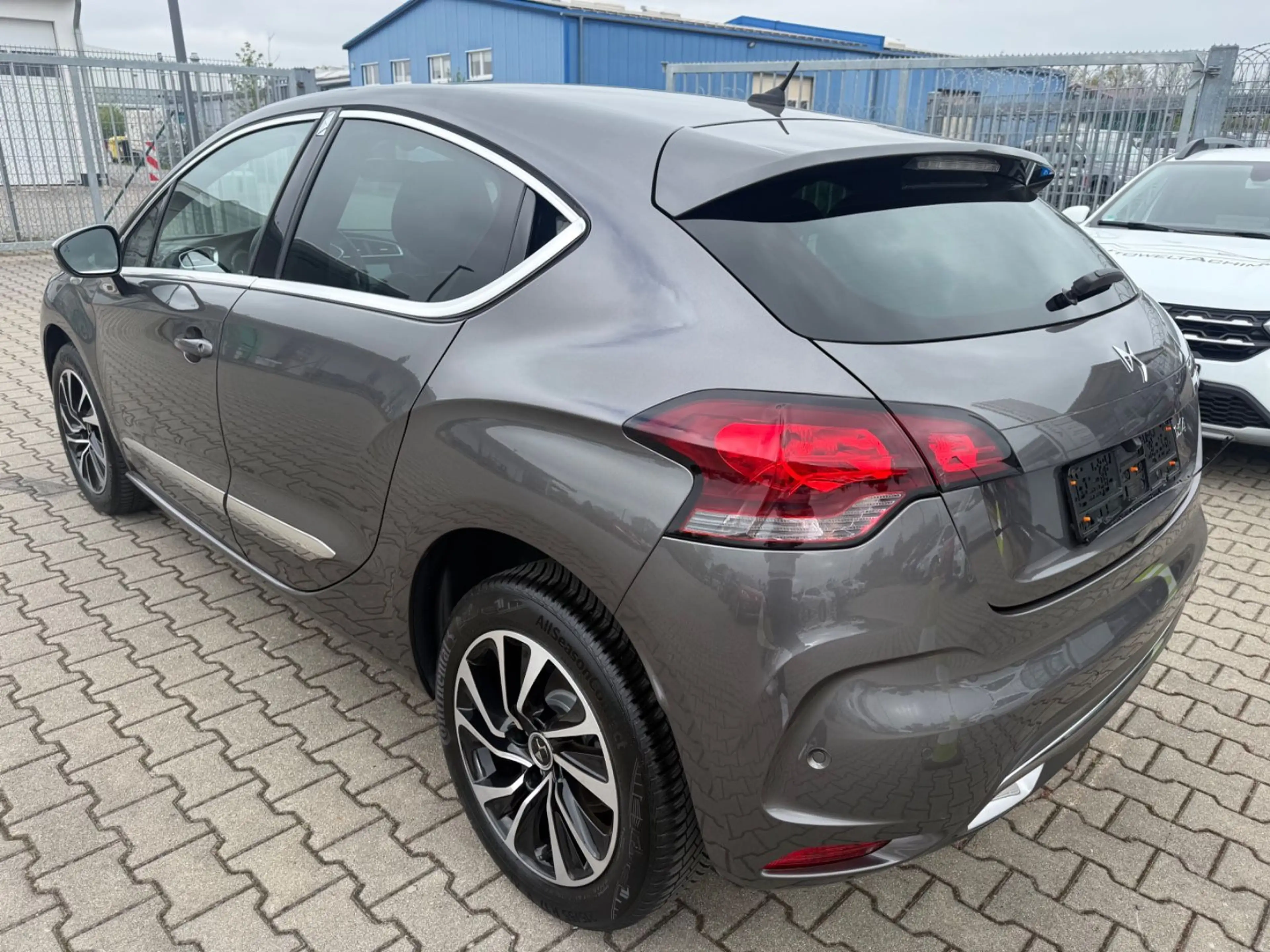 DS Automobiles DS 4 DS 4 Basis — photo 11