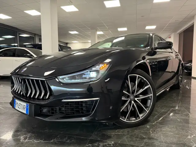 Maserati Ghibli V6 Diesel 275 CV Granlusso MY restyling / B&W