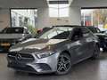 Mercedes-Benz A 250 e AMG Line PANO / MEMO / SFEER / NAVI / 360 BTW Grijs - thumbnail 1