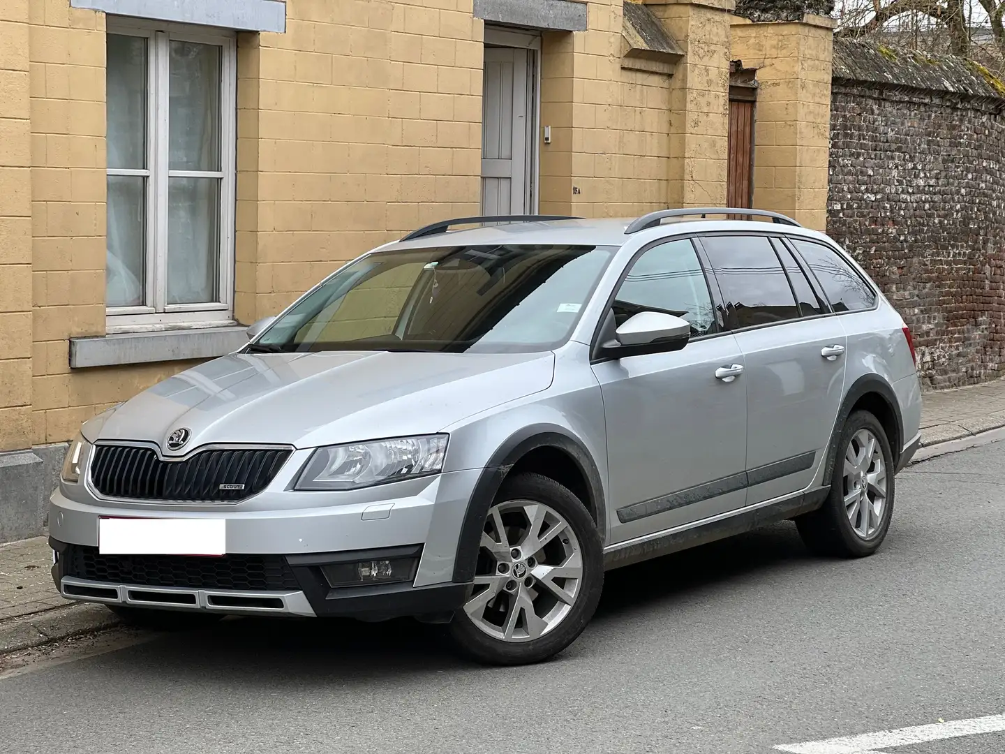 Skoda Octavia 2.0 CR TDi SCOUT 4x4 Zilver - 1