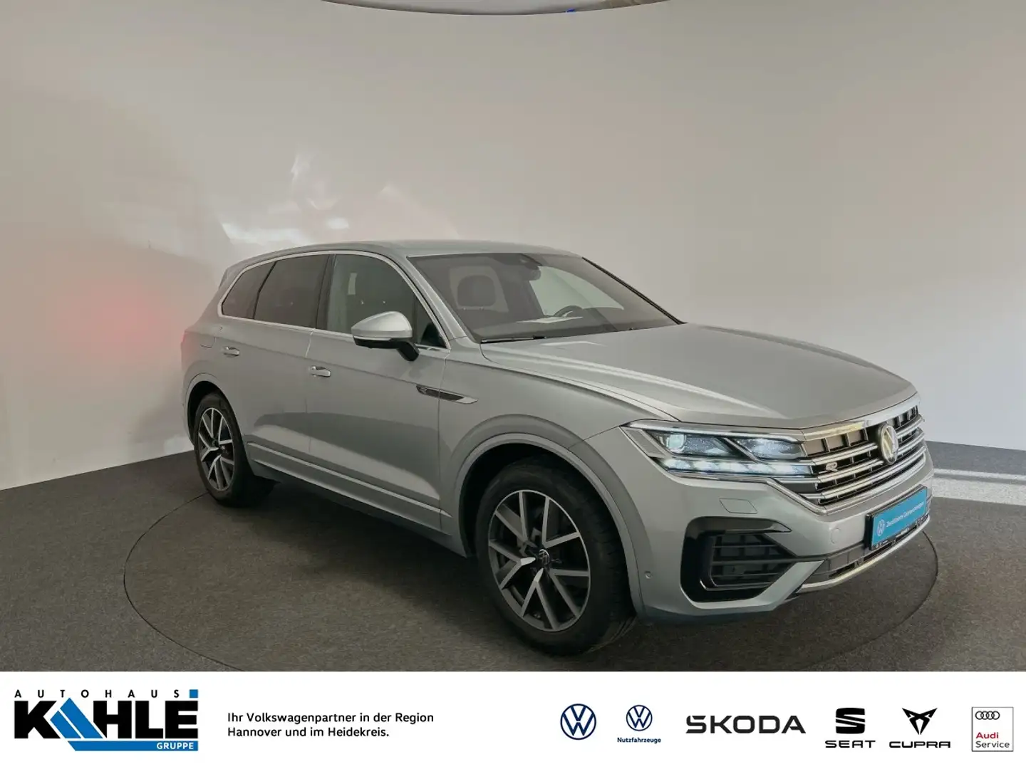 Volkswagen Touareg 3.0 TDI 8-Gang tiptronic 4Motion R-Line Navi AHK S Silber - 1