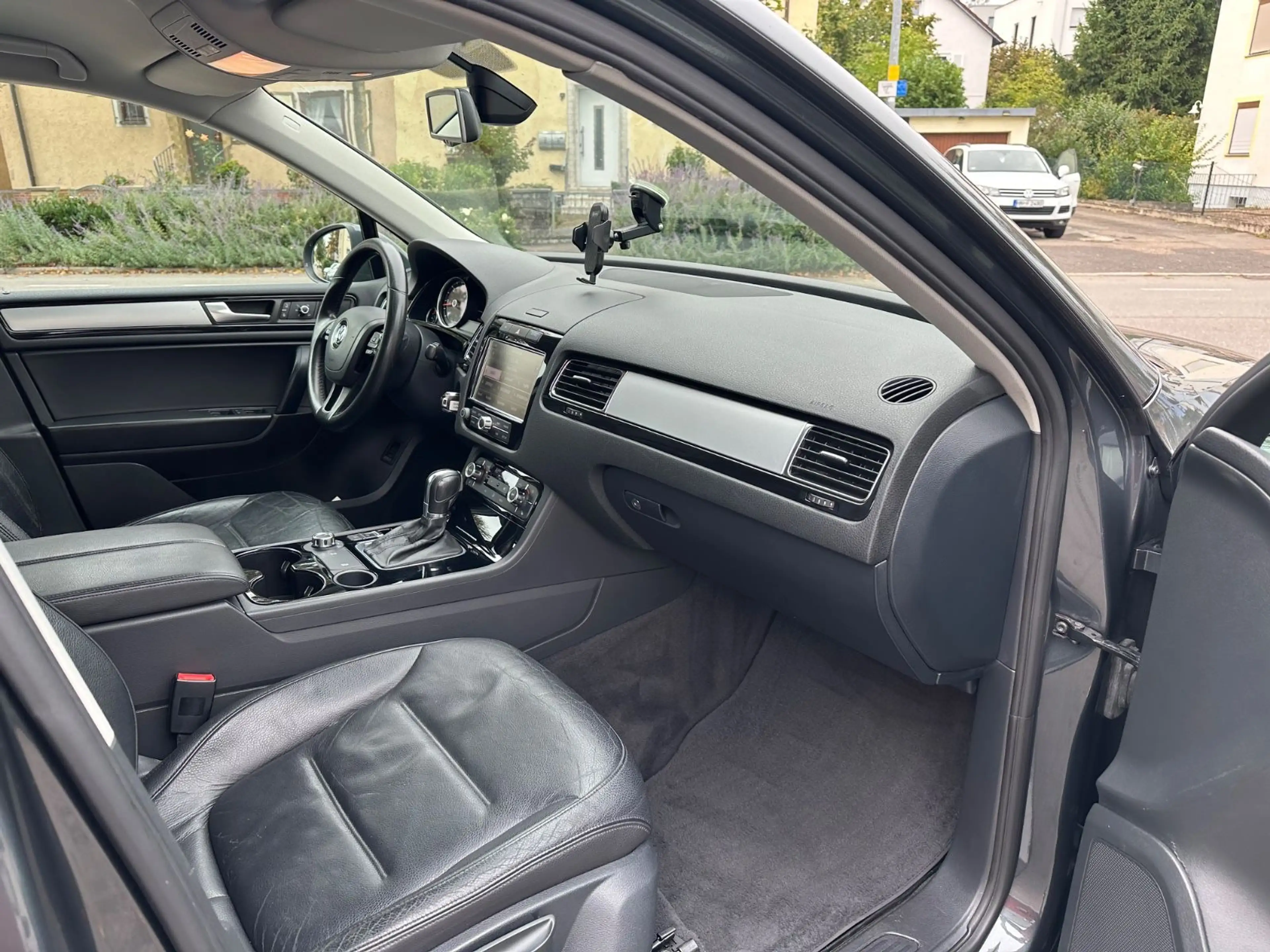 Volkswagen Touareg V6 TDI BMT/ Navi/ Leder/ BiXenon/AHK — photo 14