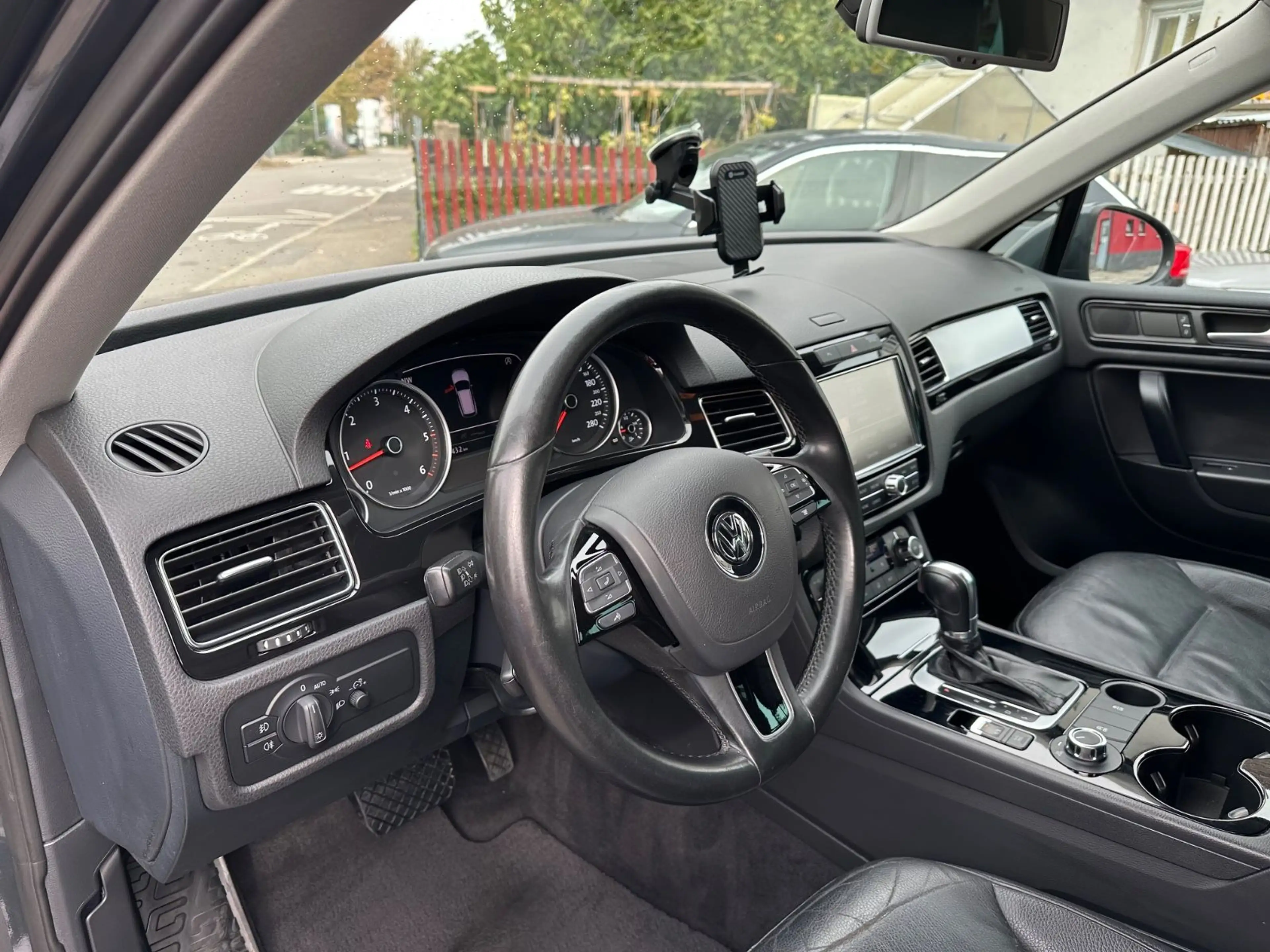 Volkswagen Touareg V6 TDI BMT/ Navi/ Leder/ BiXenon/AHK — photo 10