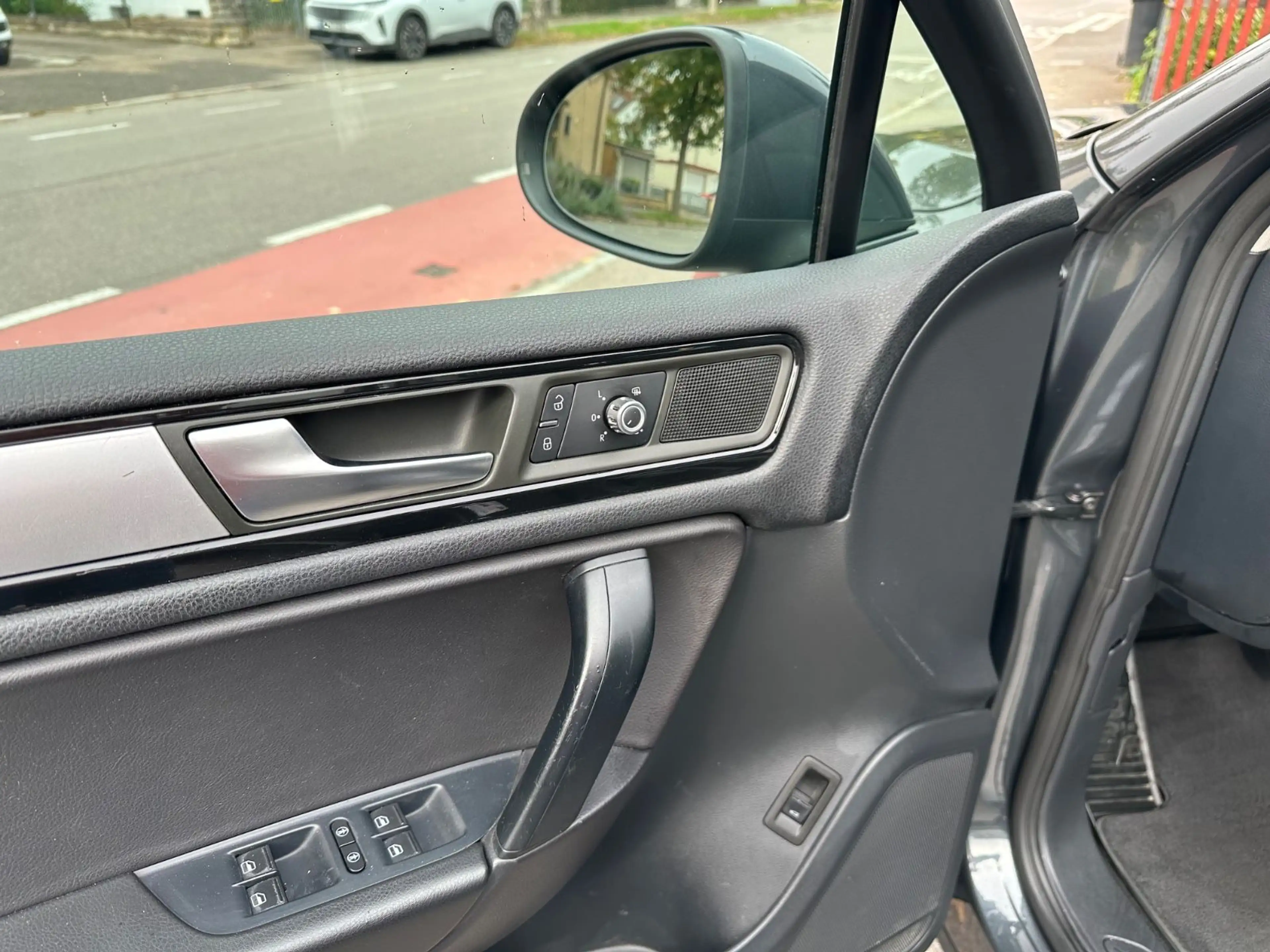 Volkswagen Touareg V6 TDI BMT/ Navi/ Leder/ BiXenon/AHK — photo 11
