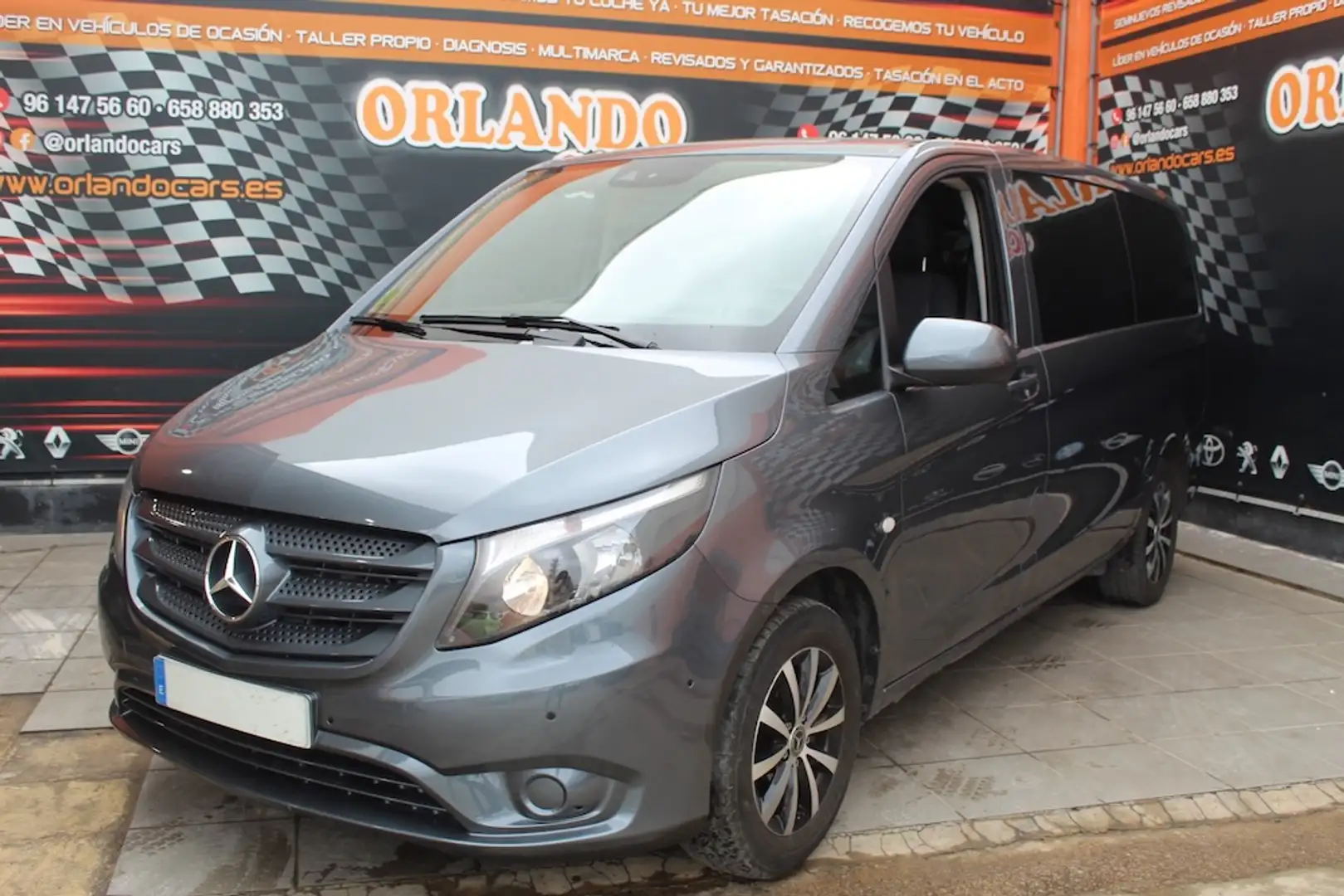 Mercedes-Benz V 200d Largo Avantgarde Gris - 1