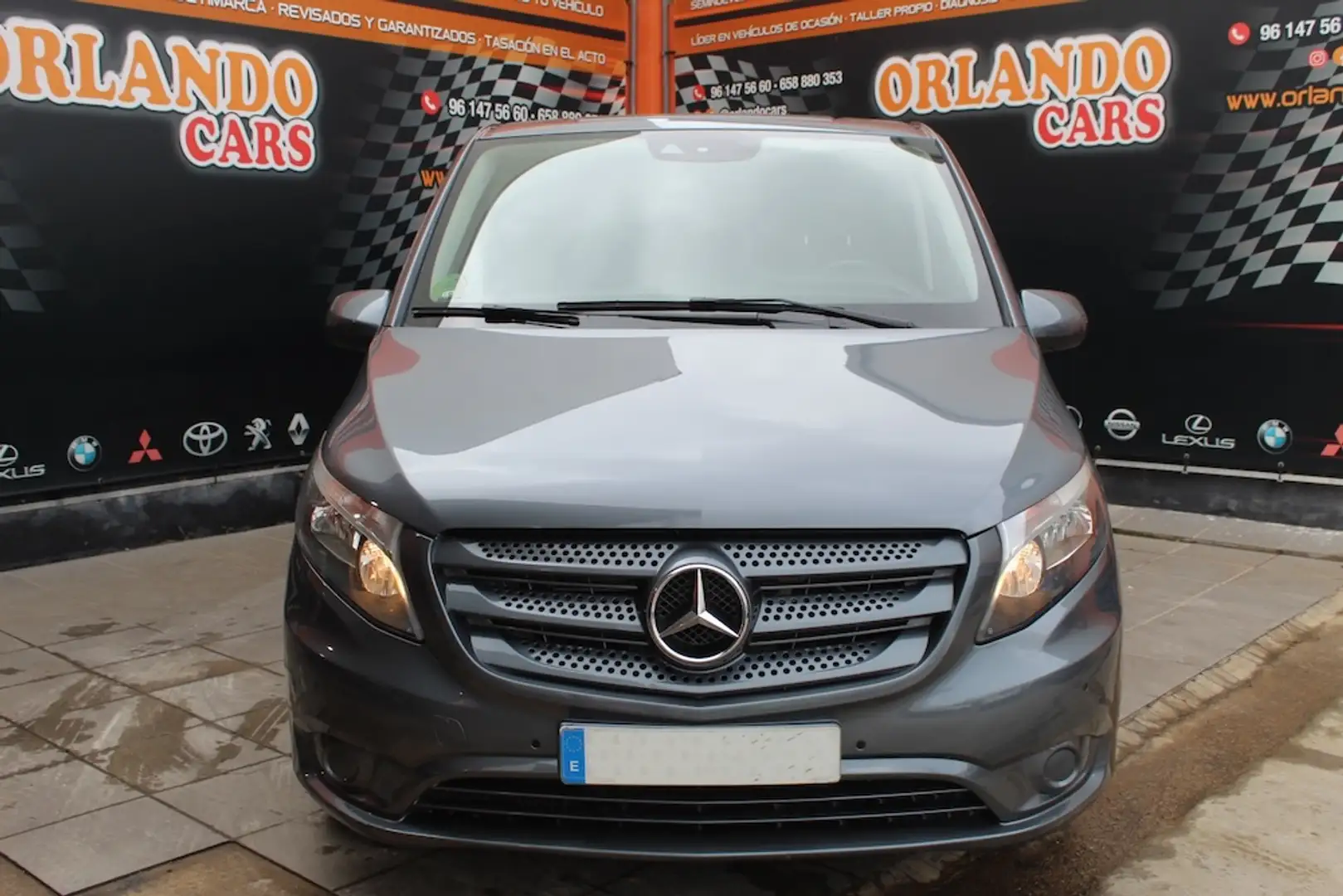 Mercedes-Benz V 200d Largo Avantgarde Gris - 2