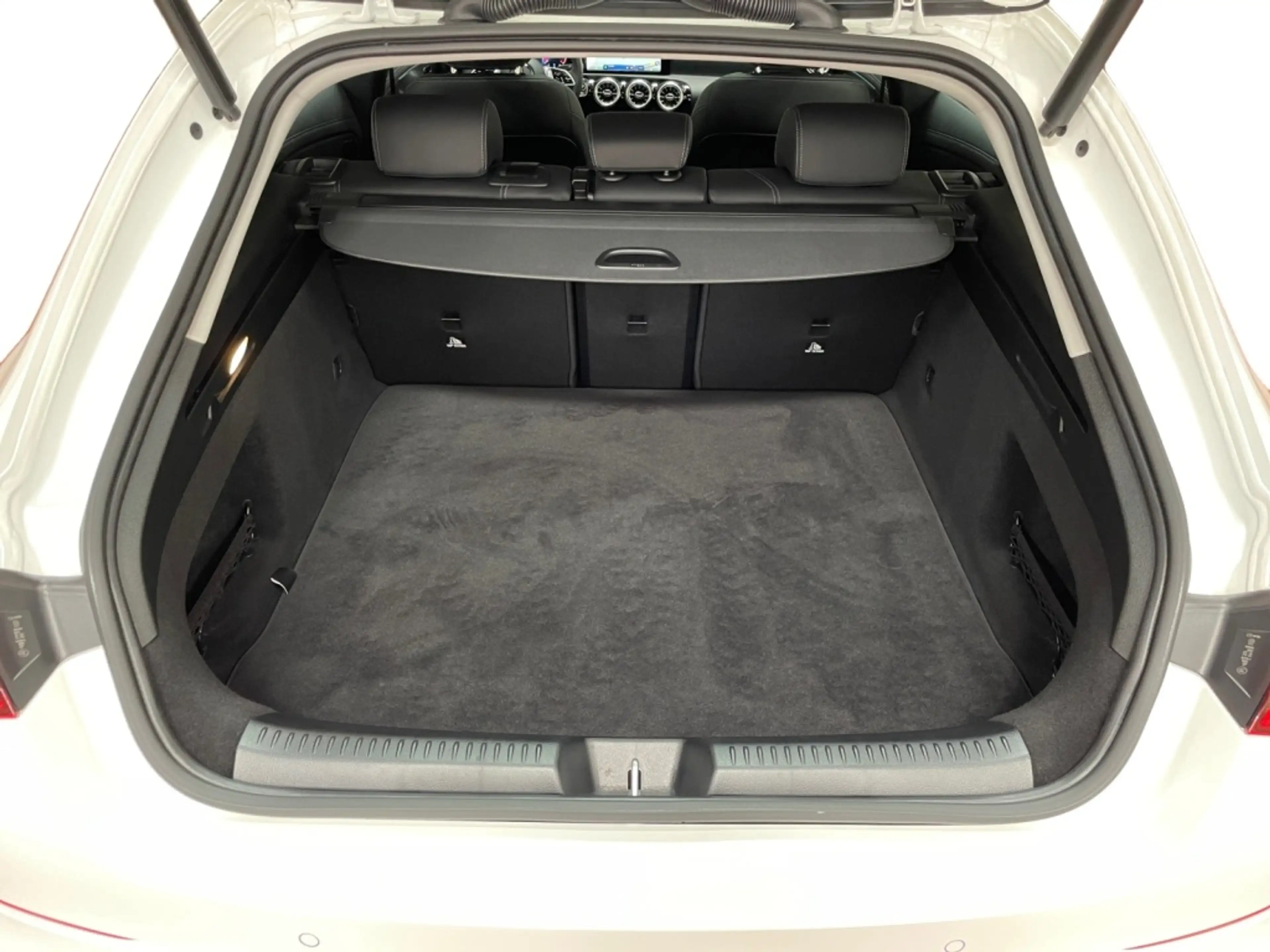 Mercedes-Benz CLA 220 d Shooting Brake Progressive MBUX+MBeam — photo 21