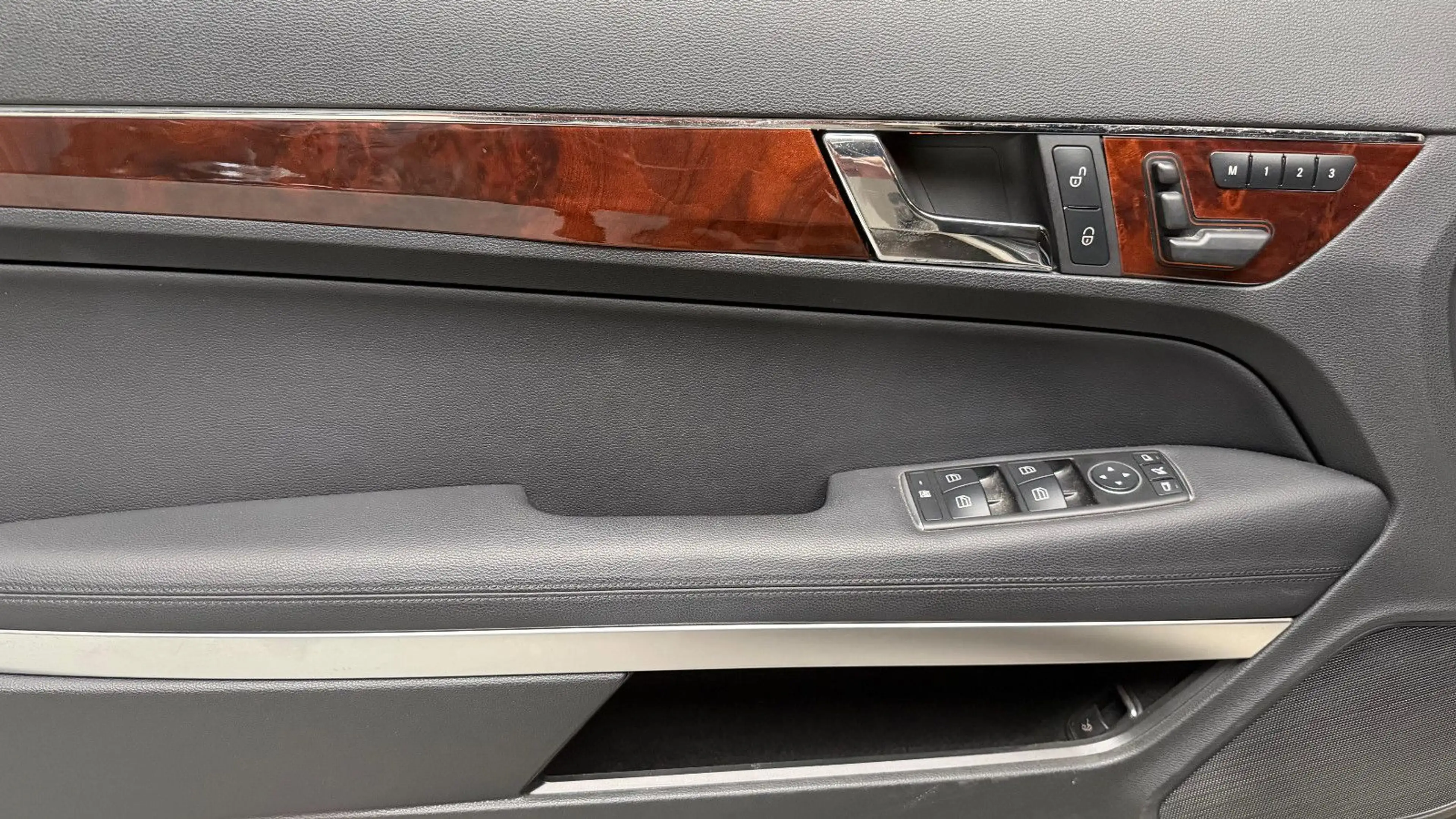 Mercedes-Benz E 350 Coupé Leder Bi-Xenon Keyless Go 42TKM — photo 15