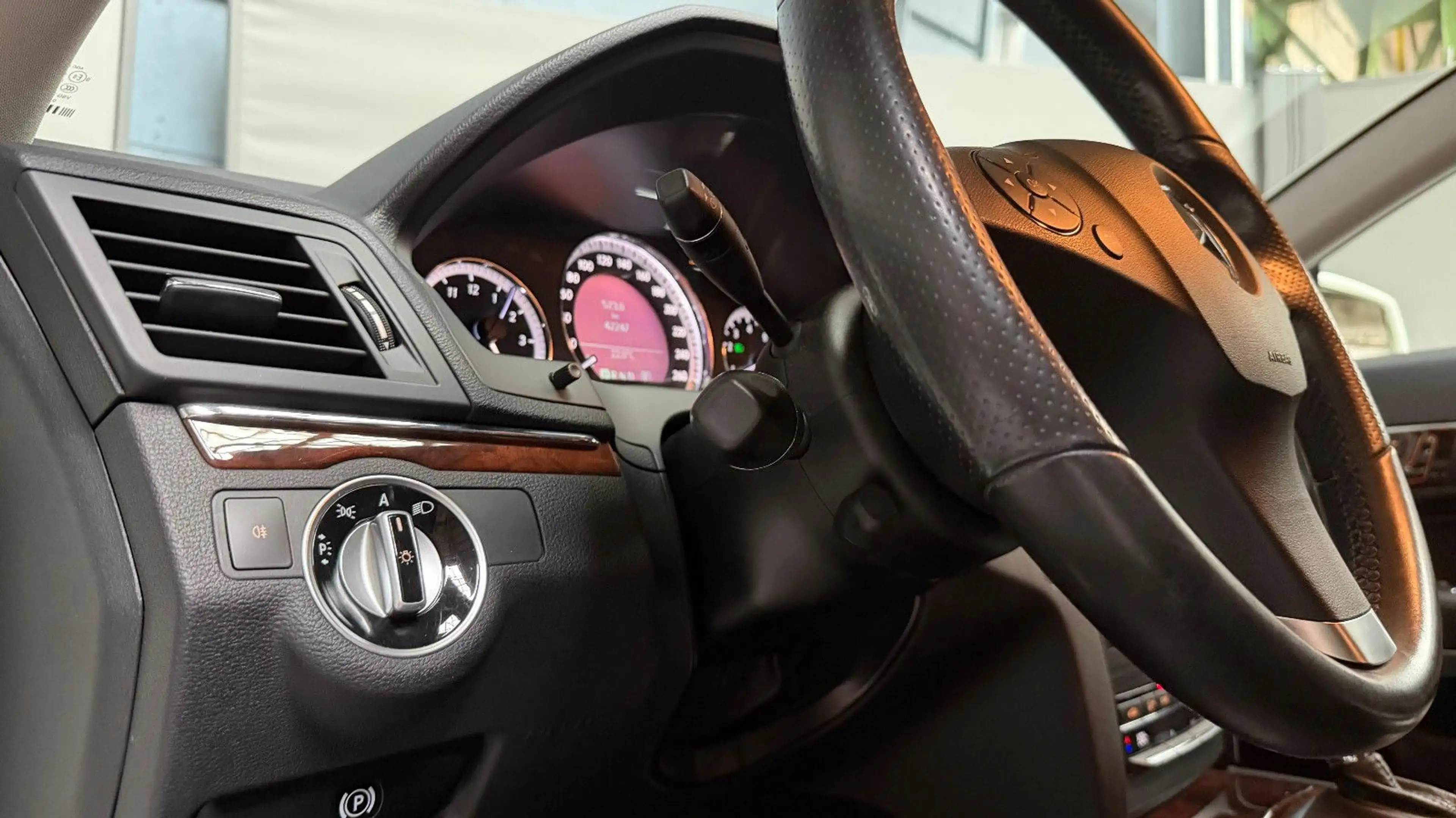 Mercedes-Benz E 350 Coupé Leder Bi-Xenon Keyless Go 42TKM — photo 14