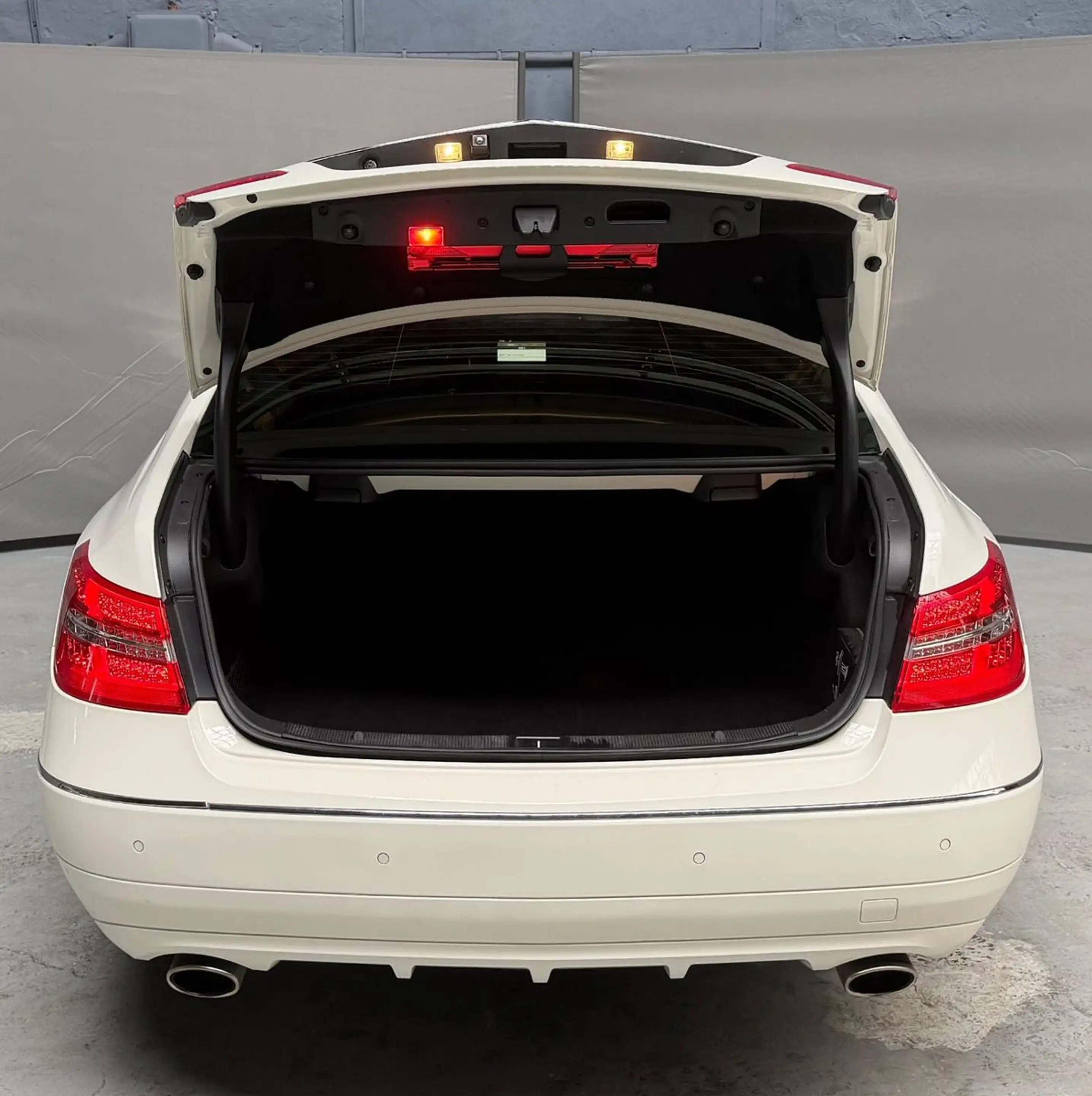 Mercedes-Benz E 350 Coupé Leder Bi-Xenon Keyless Go 42TKM — photo 11