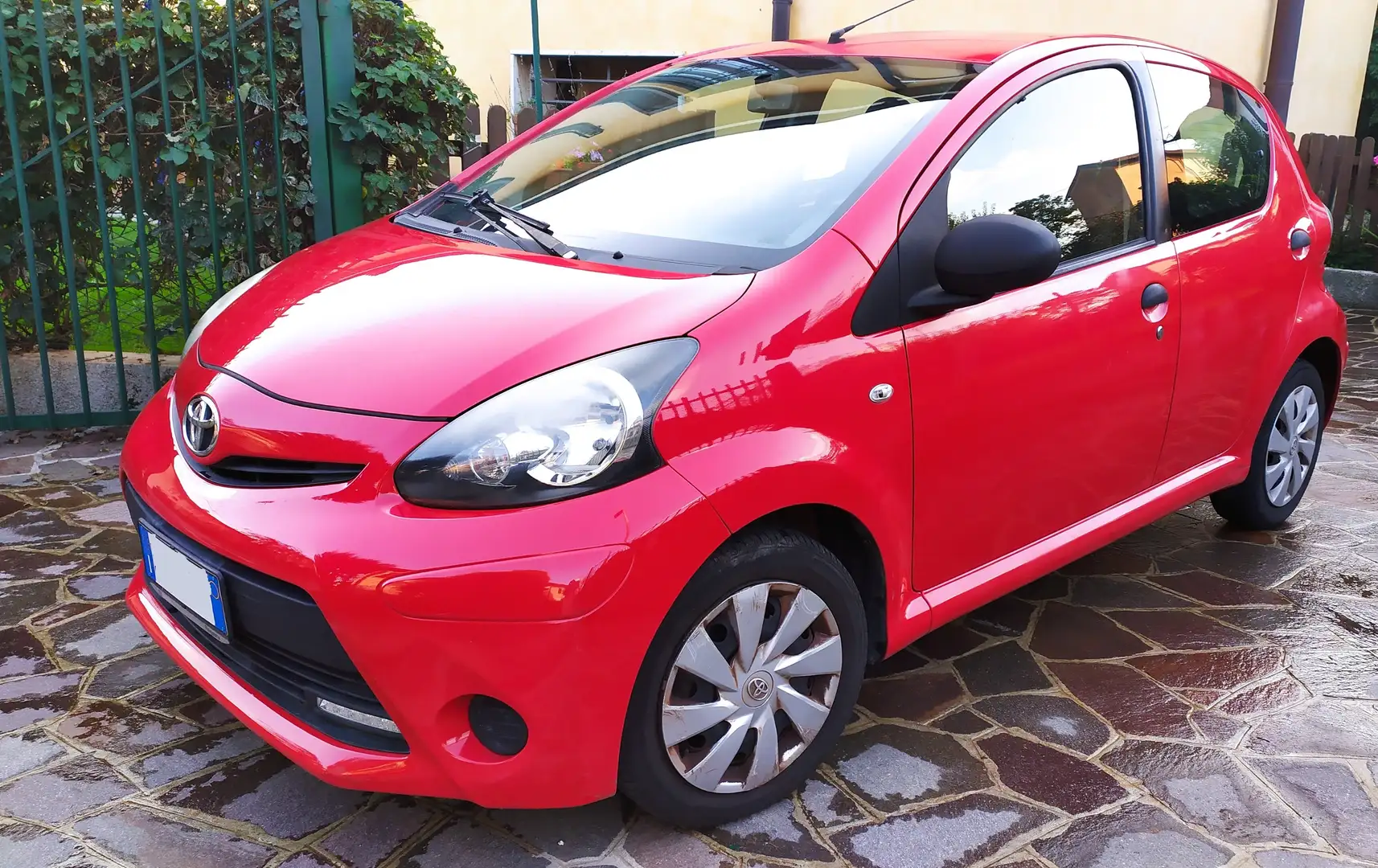 Toyota Aygo Aygo 5p 1.0 Active connect Rosso - 2