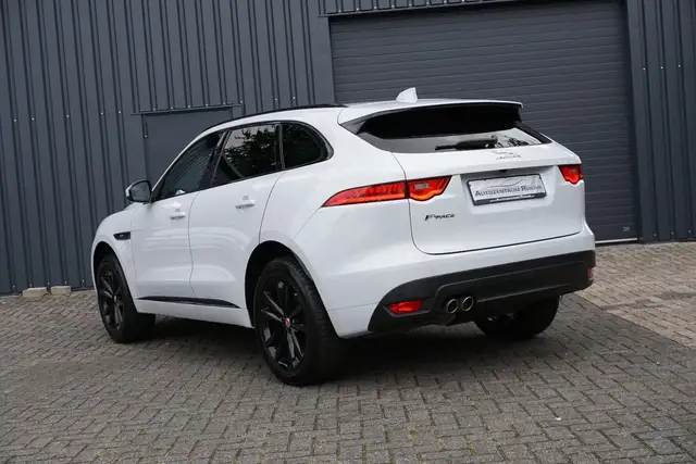 Jaguar F-Pace view 5