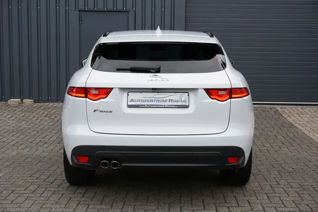 Jaguar F-Pace view 6