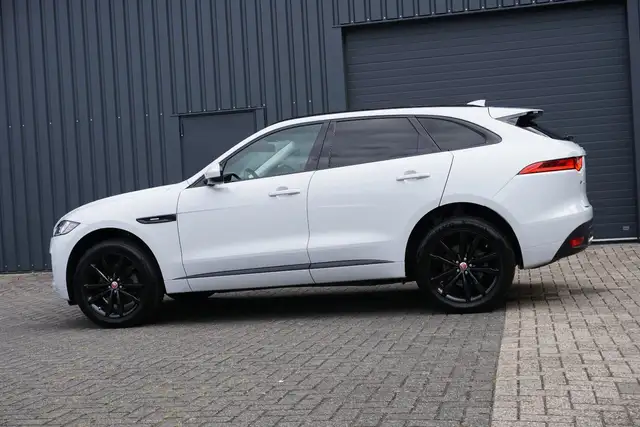Jaguar F-Pace view 4