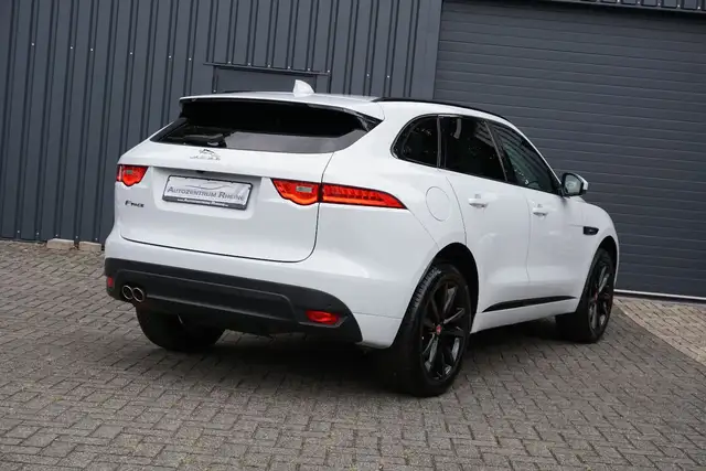 Jaguar F-Pace view 7