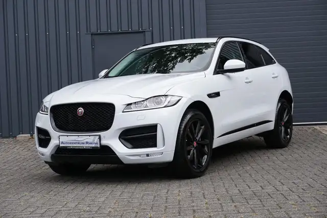 Jaguar F-Pace view 3