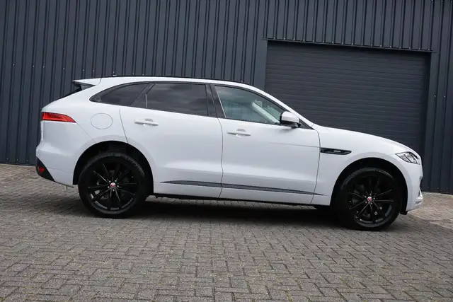 Jaguar F-Pace view 8