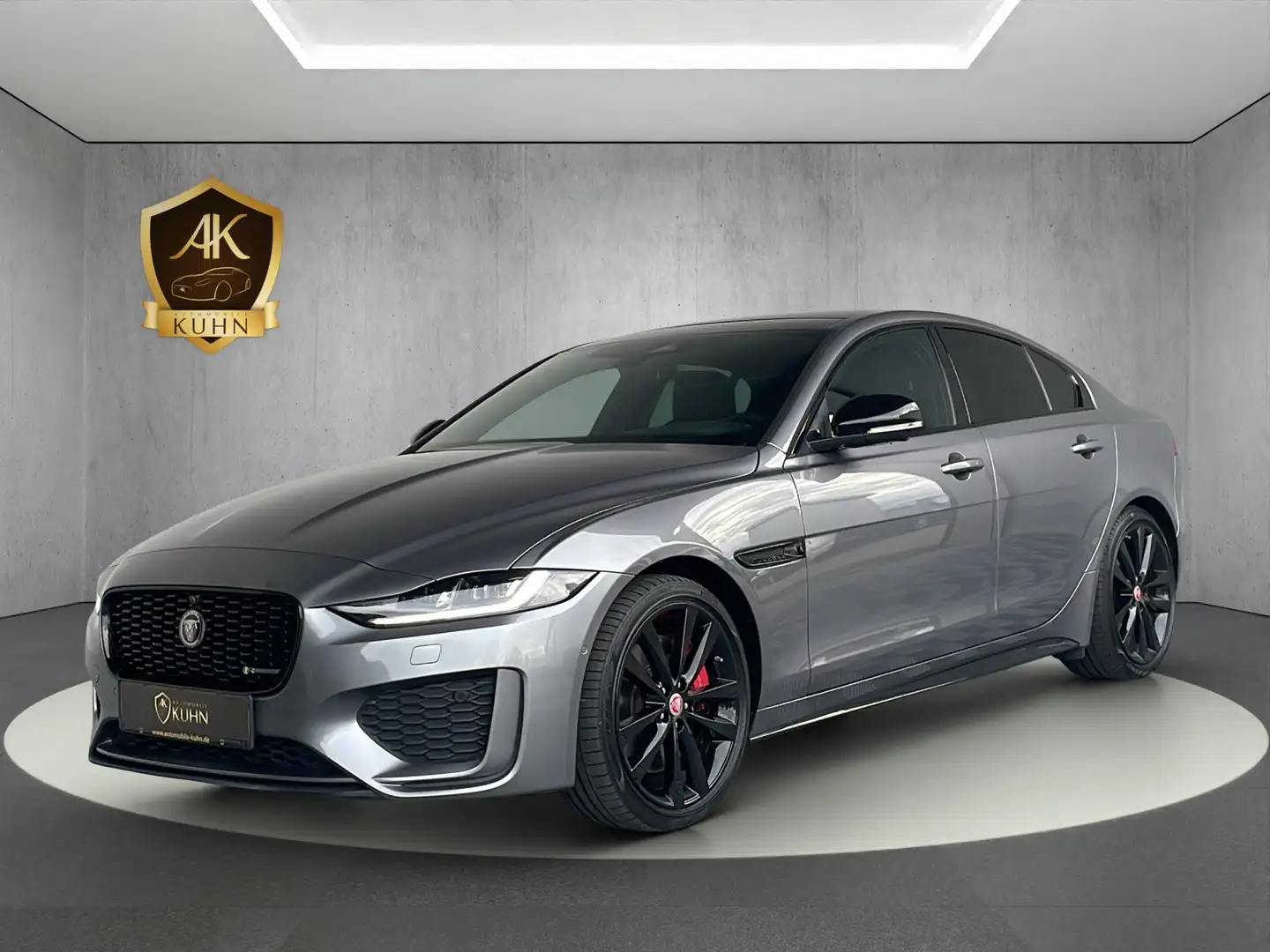 Jaguar XE P300*R-Dynamic*Black AWD*360° KAMERA*PANO*LED Gris - 1