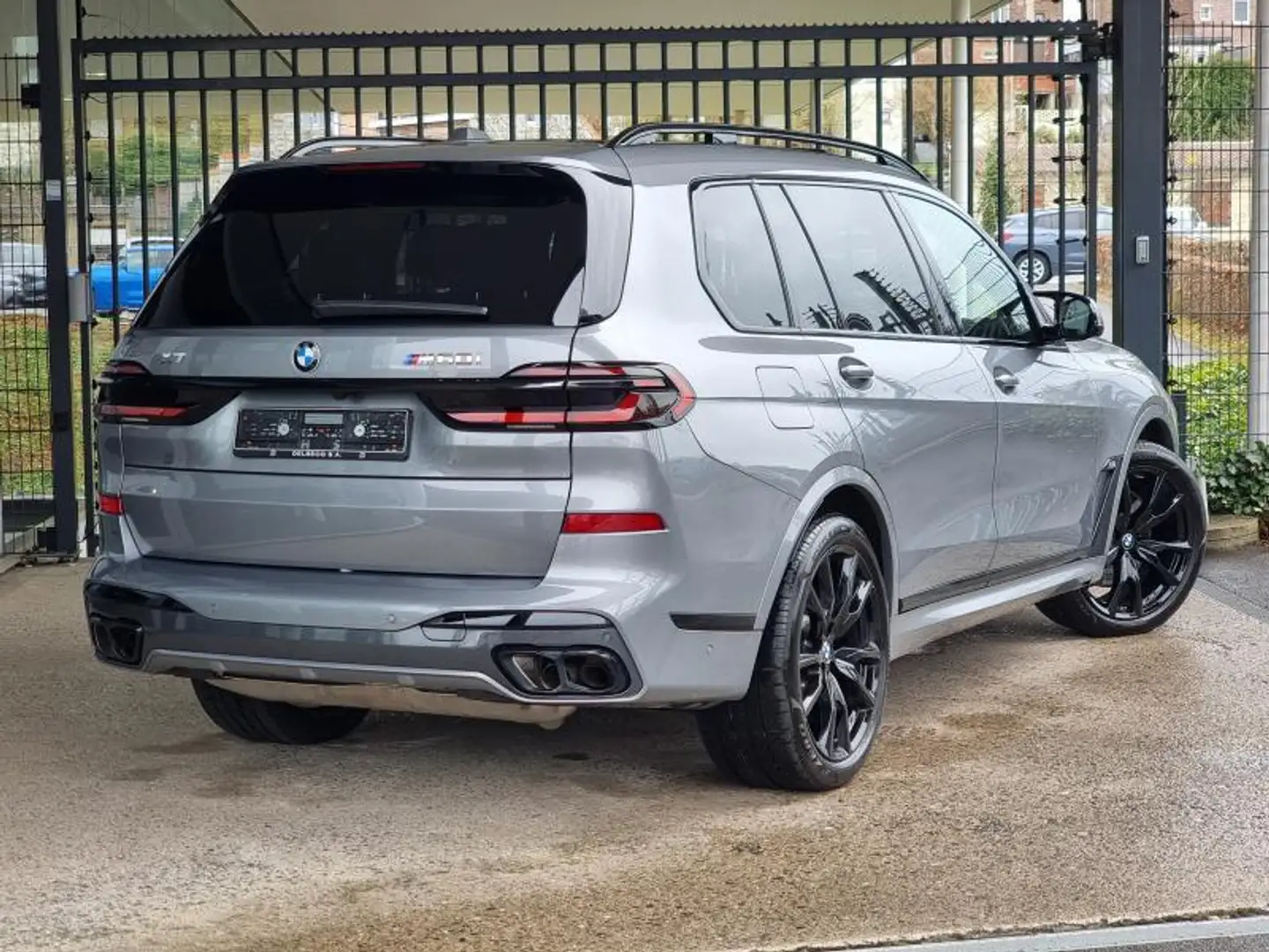BMW X7 M M60i xDrive Gris - 2