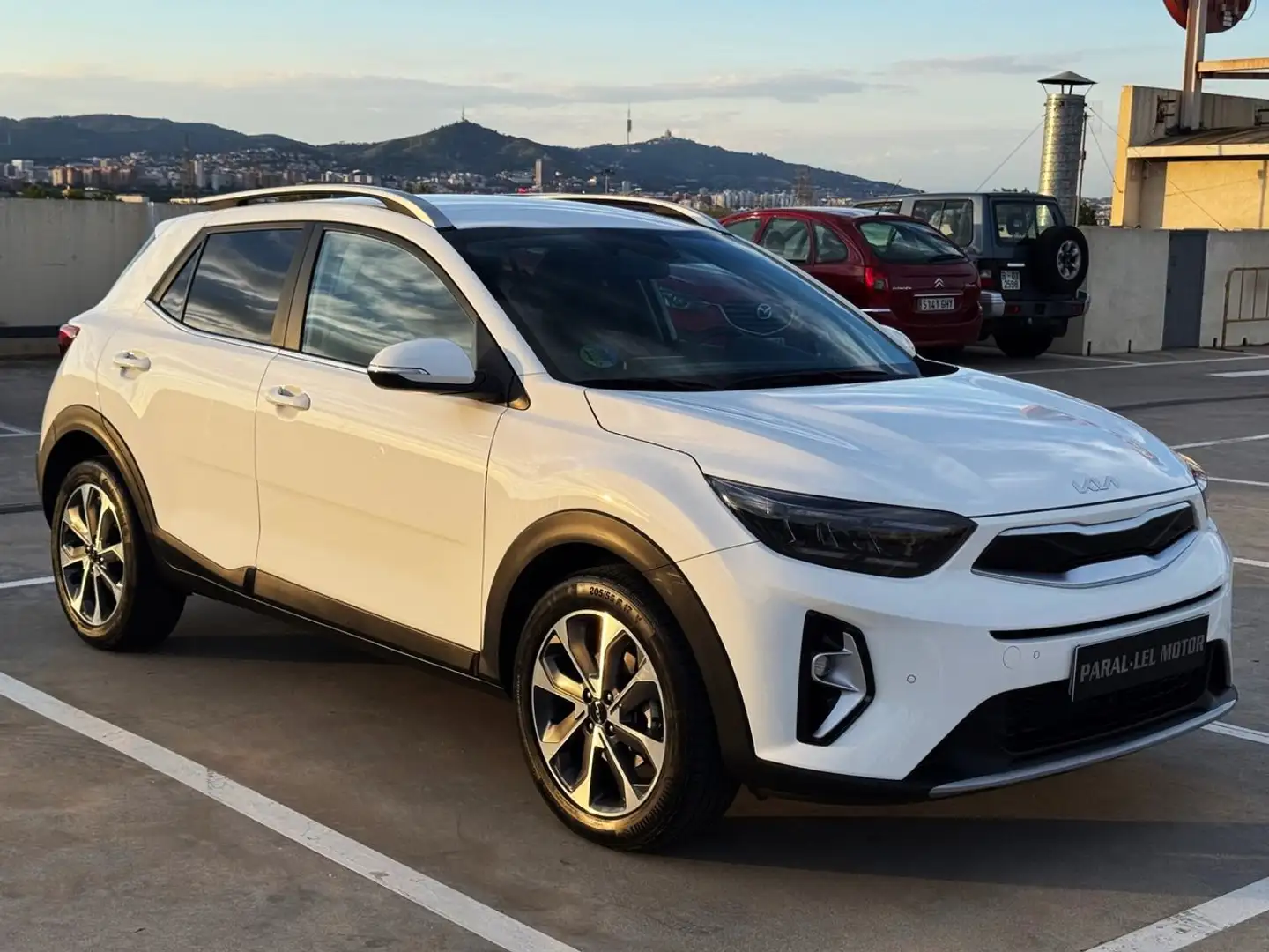 Kia Stonic 1.0 TGDi MHEV STYLE EDITION con SOLO 12.000 KMs! Blanco - 1