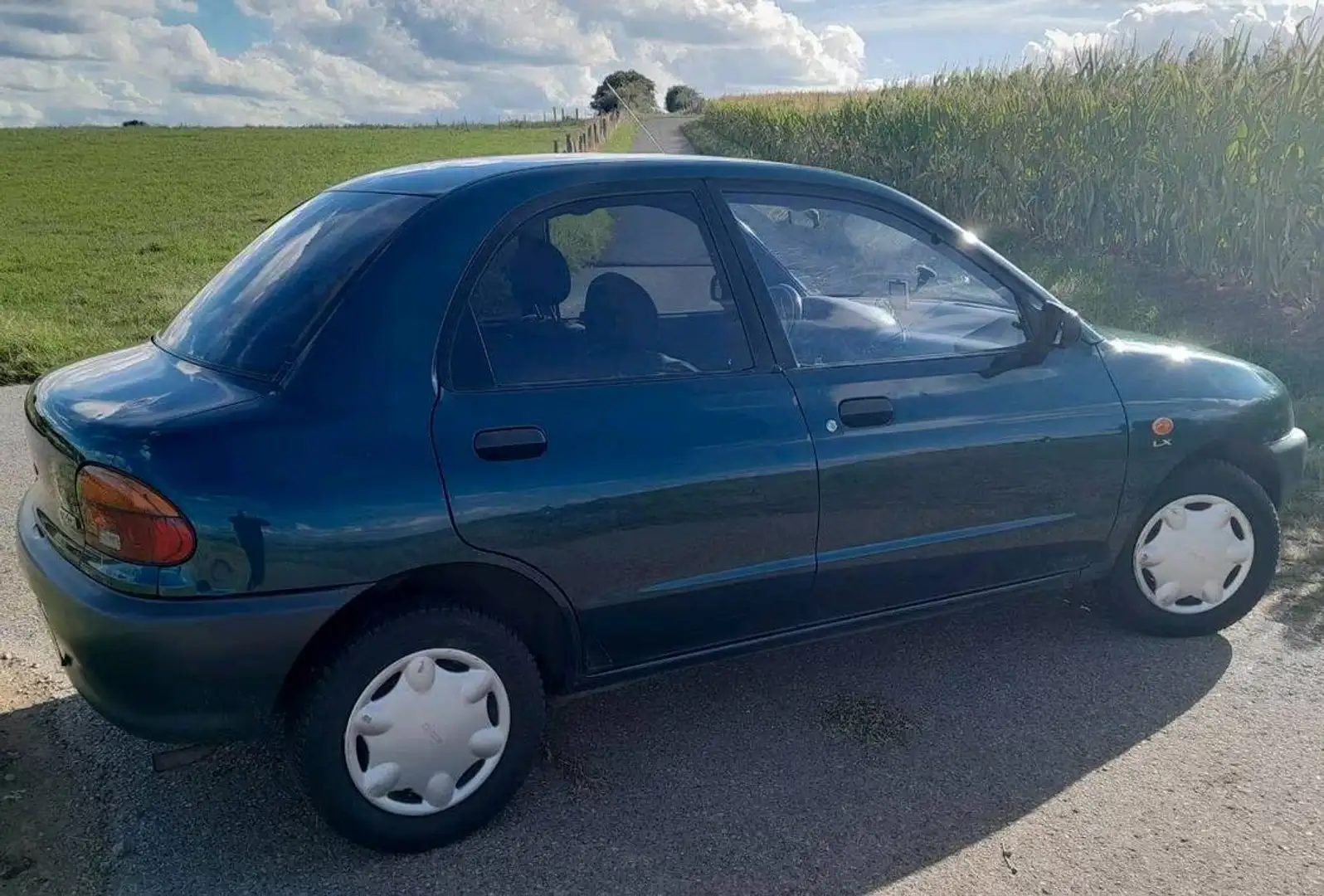 Mazda 121 121 16V LX Grün - 1