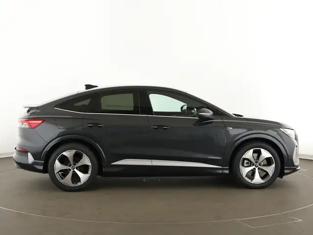 Audi E-Tron view 8