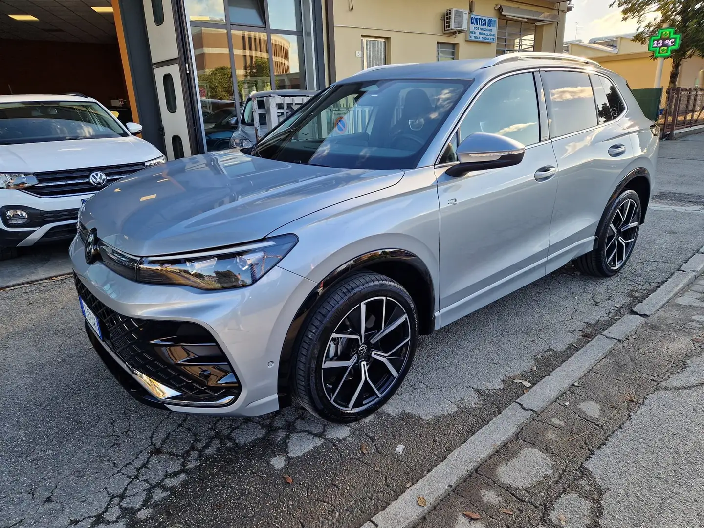 Volkswagen Tiguan Tiguan 2.0 tdi R-Line Plus 4motion 193cv dsg Grigio - 1