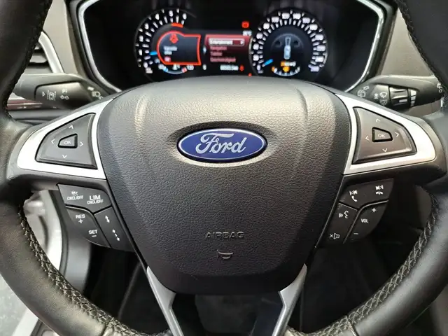 Ford Mondeo view 15