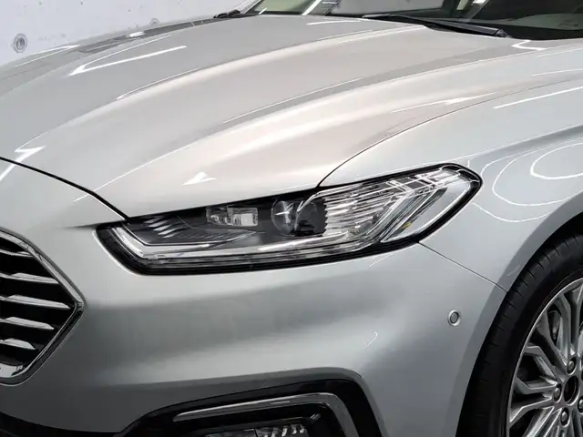 Ford Mondeo view 5