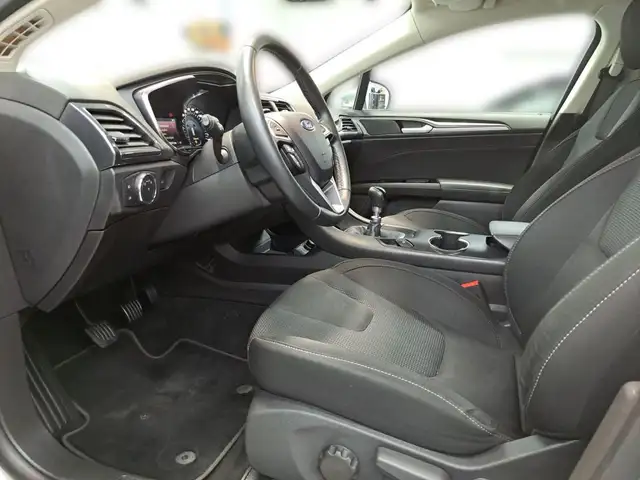 Ford Mondeo view 9