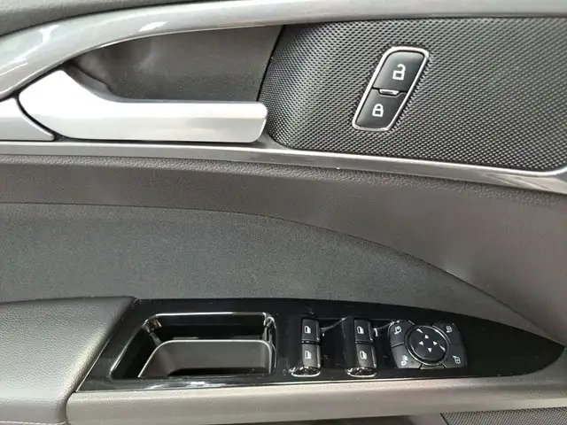 Ford Mondeo view 11