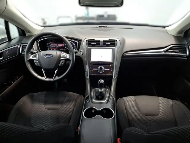Ford Mondeo view 12