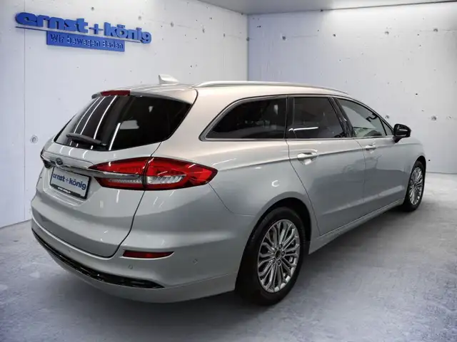 Ford Mondeo view 3