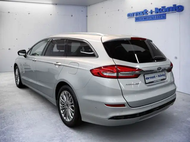 Ford Mondeo view 4