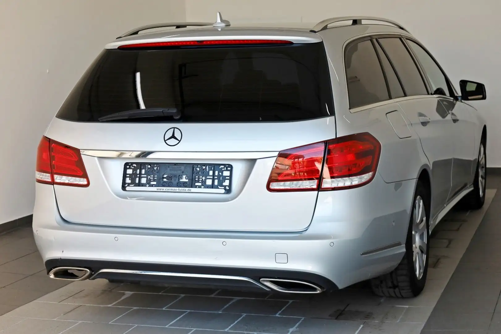 Mercedes-Benz E 200 d T BT Avantgarde T.Leder,Navi,LED,SH,PDC Zilver - 2