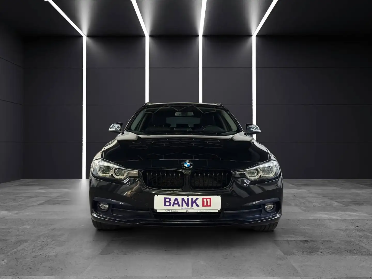 BMW 320 d F31 xDrive Aut.Sport Line AHK*HUD Pano H&K Schwarz - 2