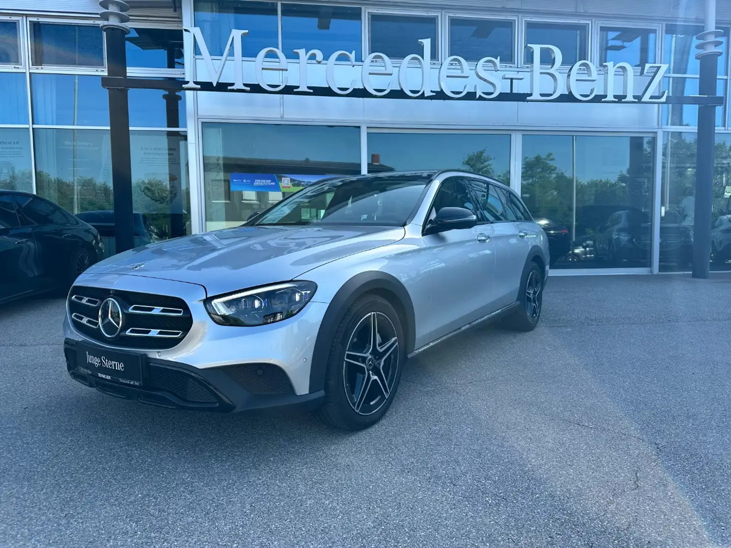 Mercedes-Benz E 450 4MATIC T-Modell All-Terrain Panorama Silber - 2