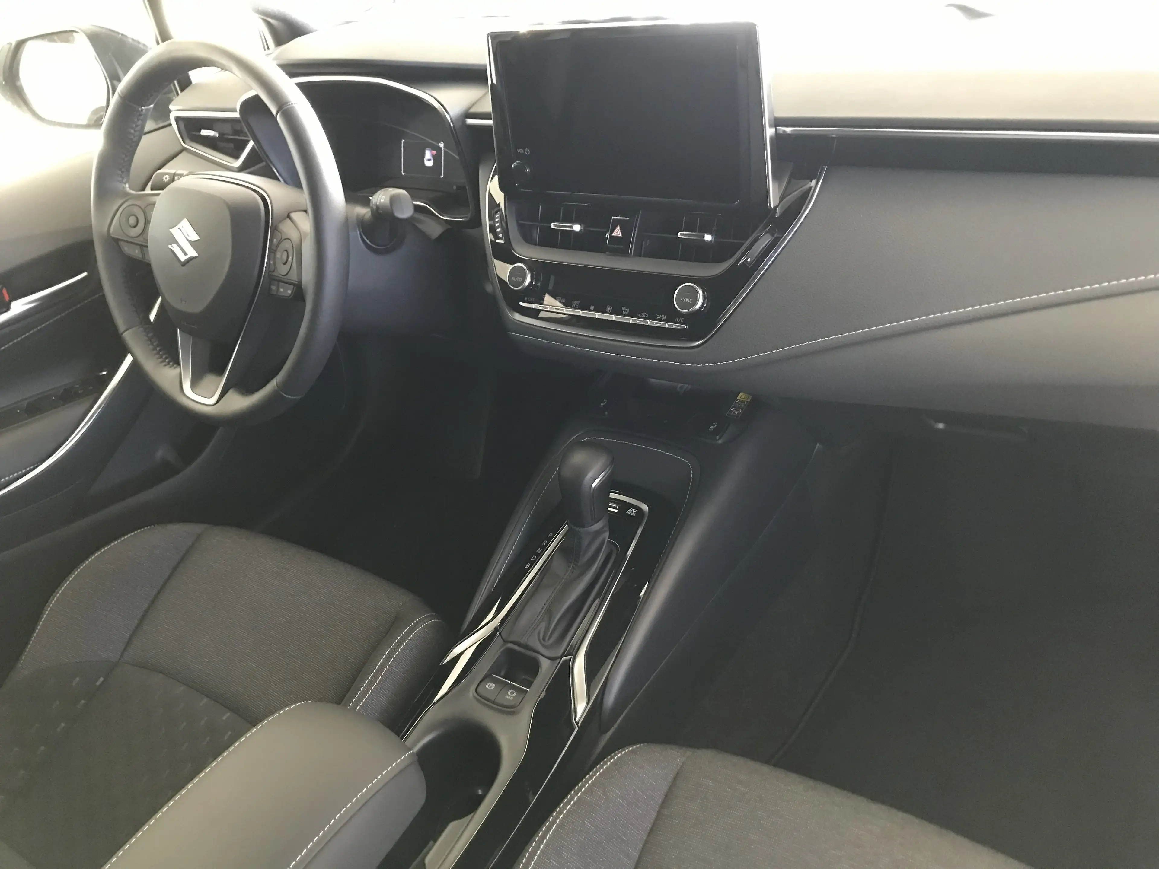 Suzuki Swace 1.8 Hybrid Comfort+ — photo 14