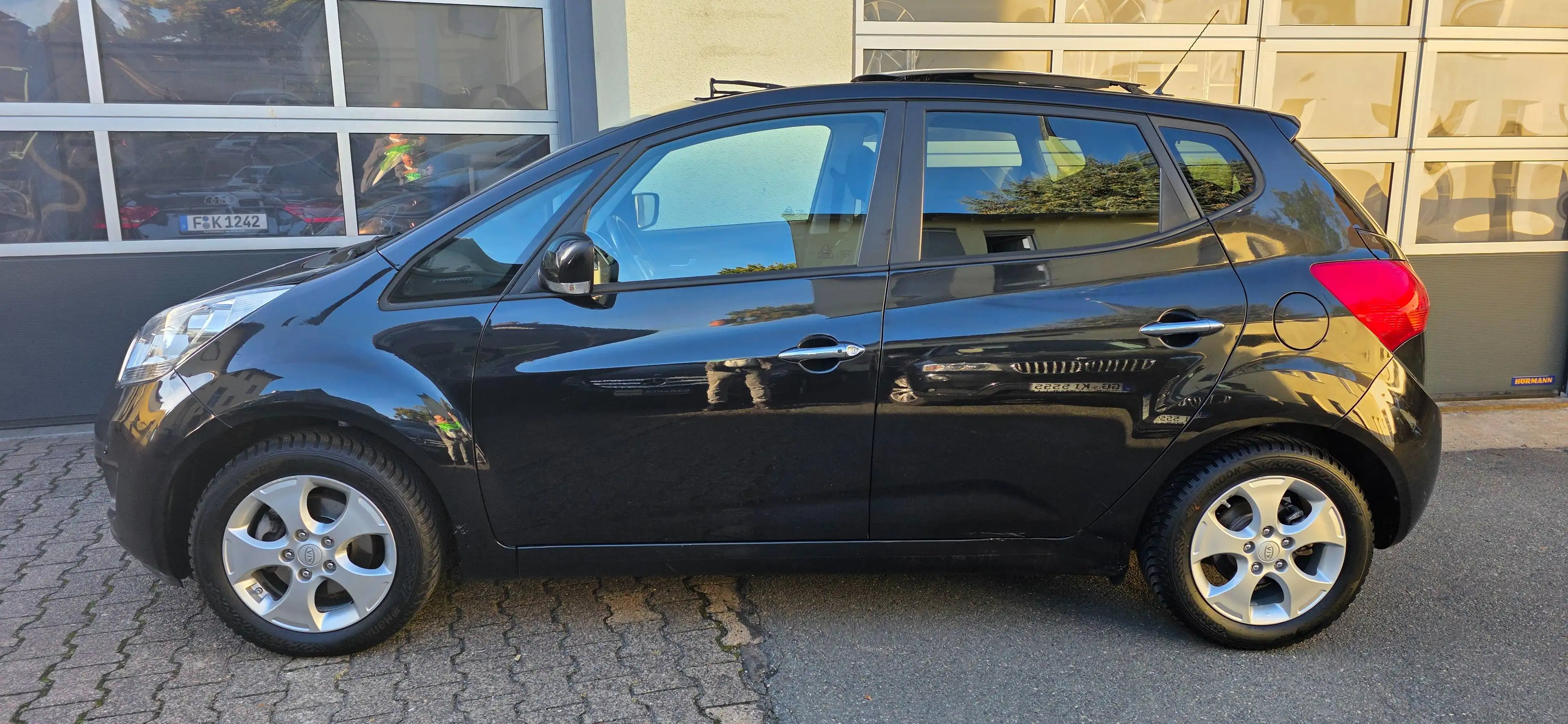 Kia Venga Spirit* Aut* Navi* Kamera* PDC* Pano* Garantie — photo 3