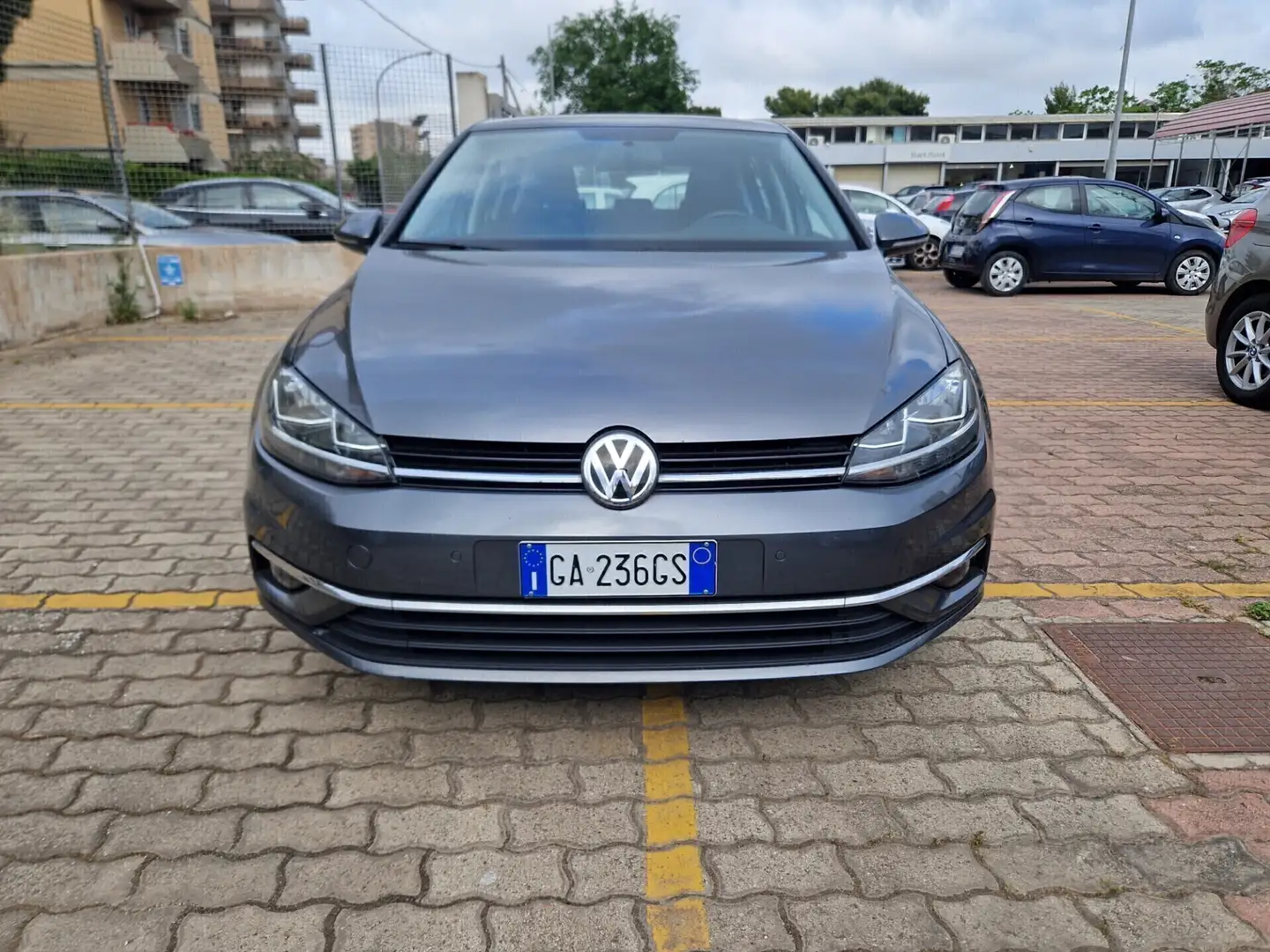 Volkswagen Golf 1.0 TSI 115 CV 5p. Business BlueMotion Technology Grau - 2