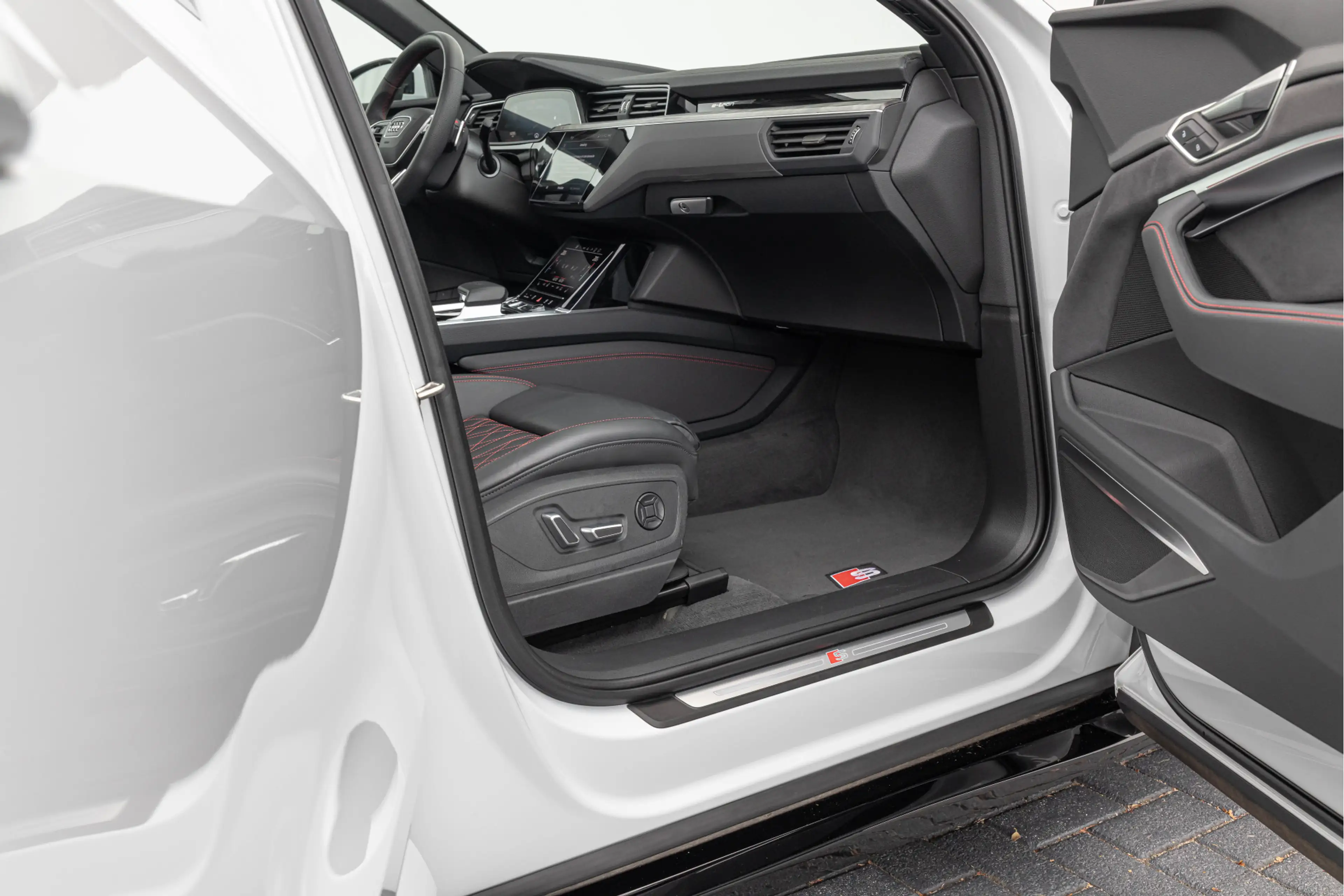 Audi SQ8 e-tron Sportback 503pk Quattro 115 kWh Pano S-stoelen B&O — photo 8