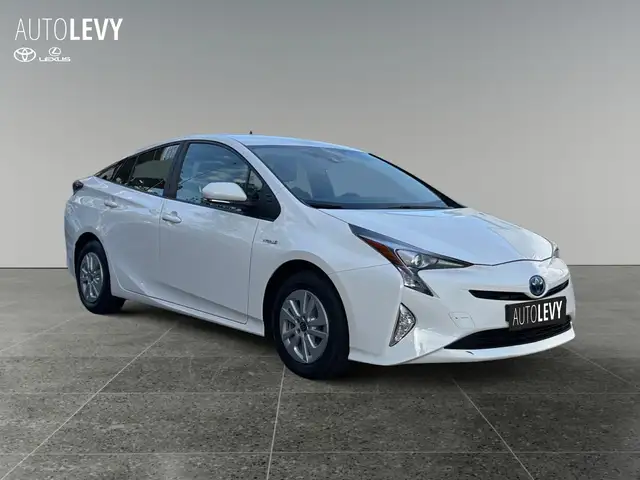 Toyota Prius view 7